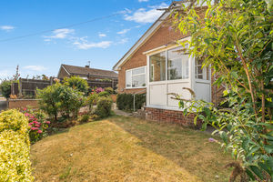 11 Uplands Rise Little Bourton